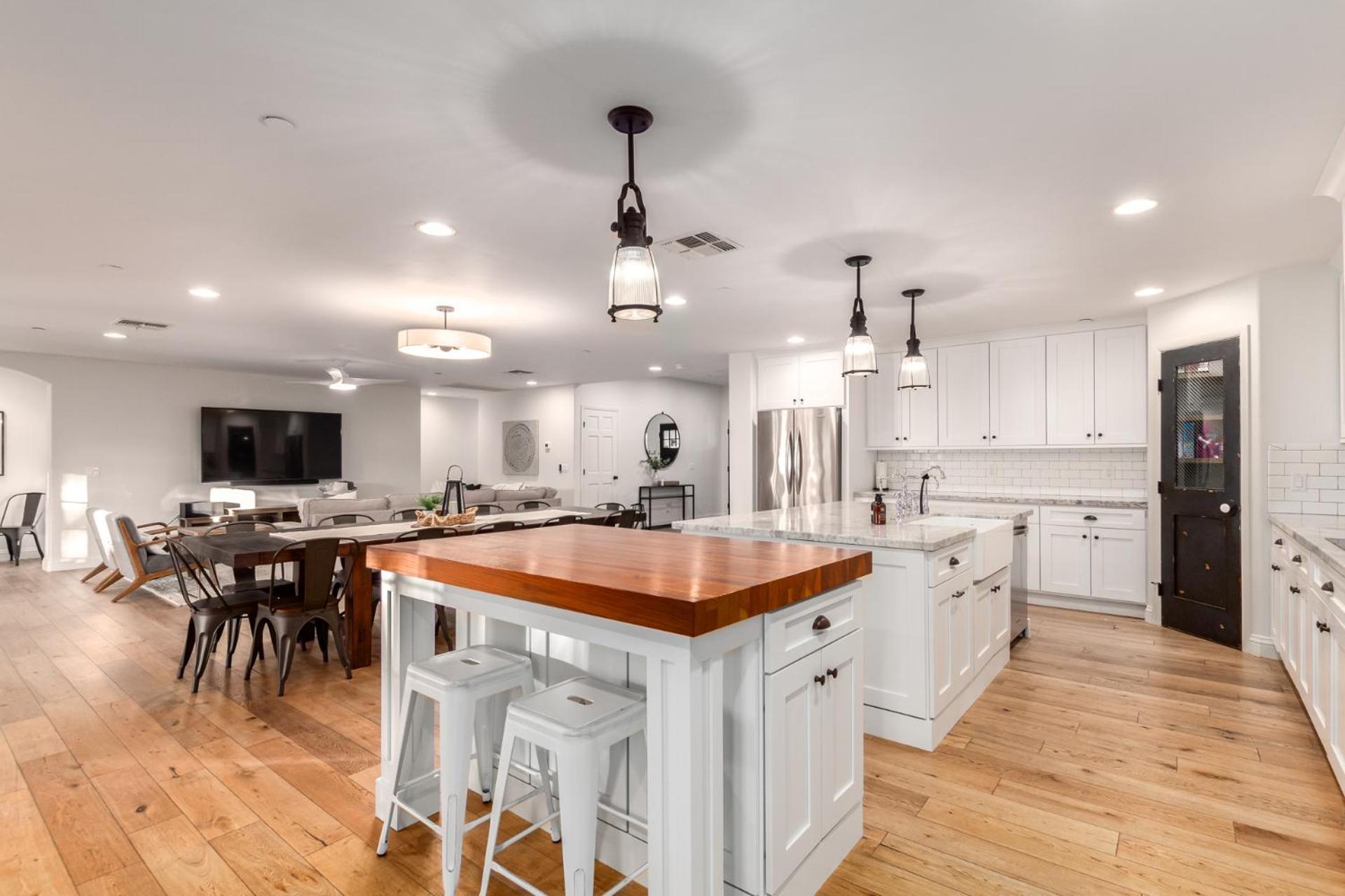 Sweetwater - Resort-style Getaway - Pool, & Fire Pit Haven Holiday home *
