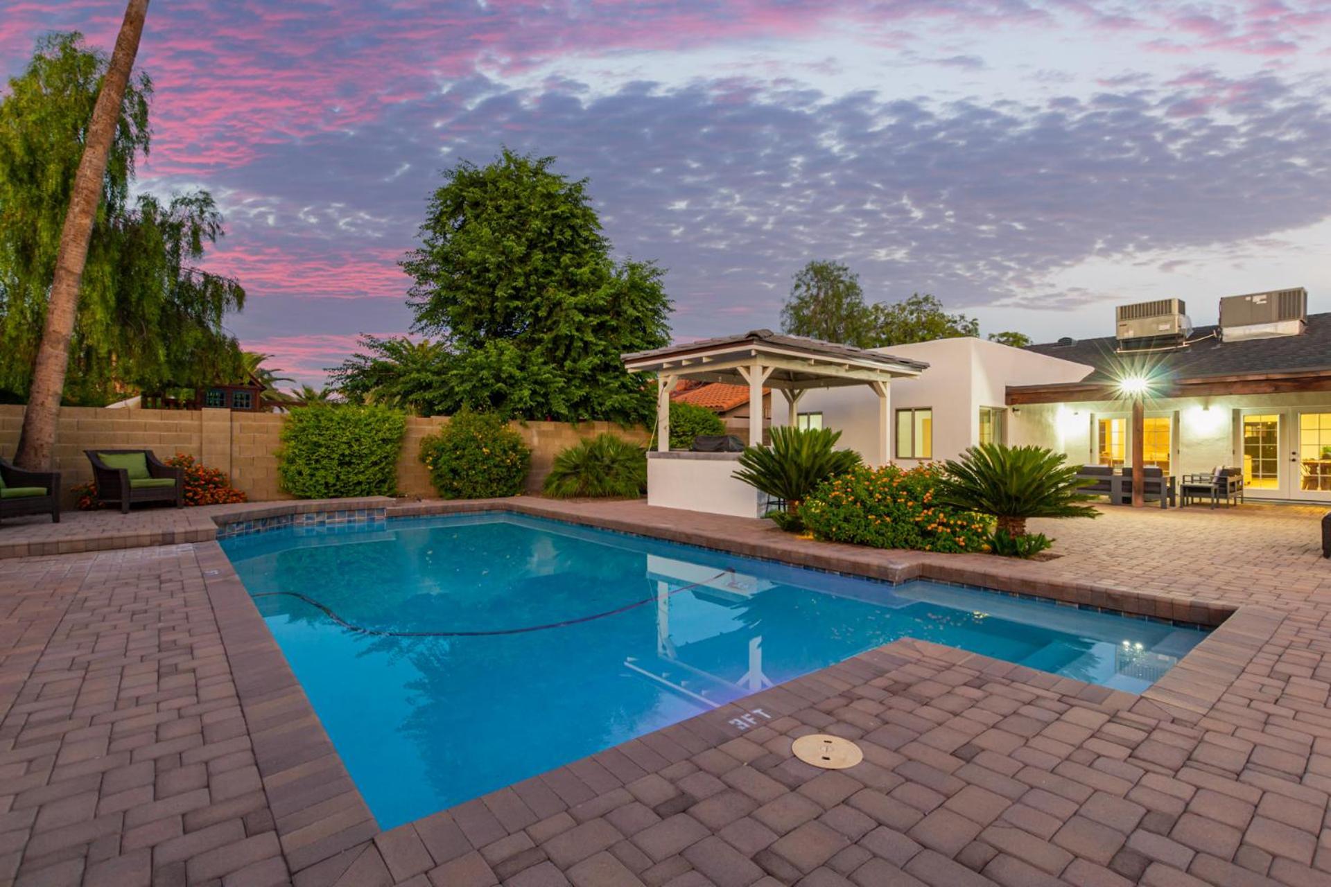 Sweetwater - Resort-style Getaway - Pool, & Fire Pit Haven Holiday home