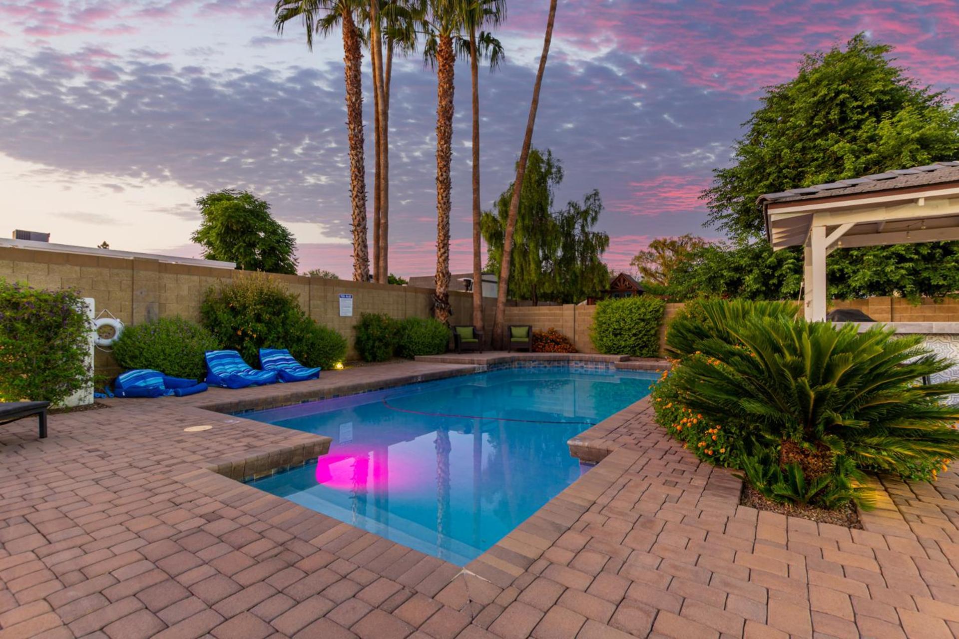 Sweetwater - Resort-style Getaway - Pool, & Fire Pit Haven Holiday home *