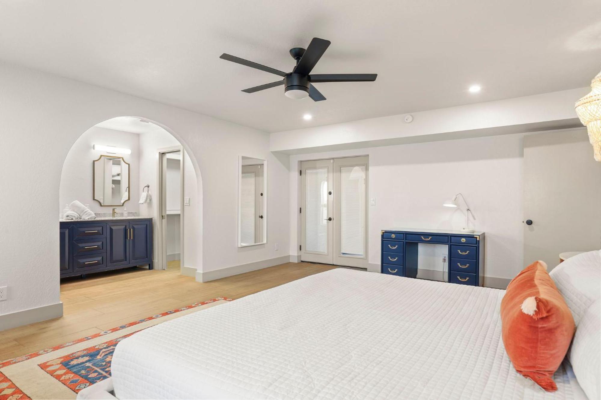 Olive Tree Retreat - Heated Pool, Patio & Privacy *