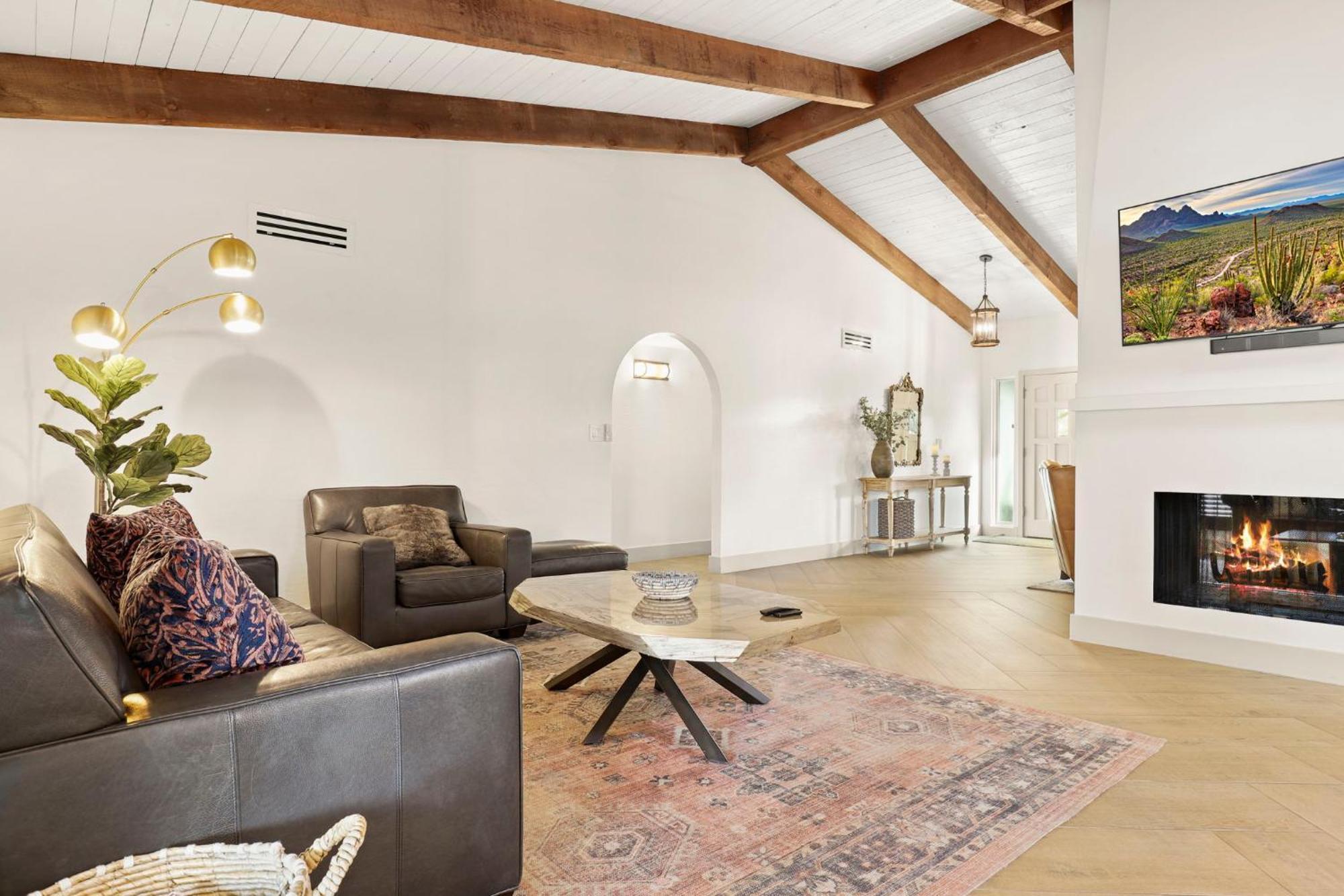 Olive Tree Retreat - Heated Pool, Patio & Privacy * Scottsdale
