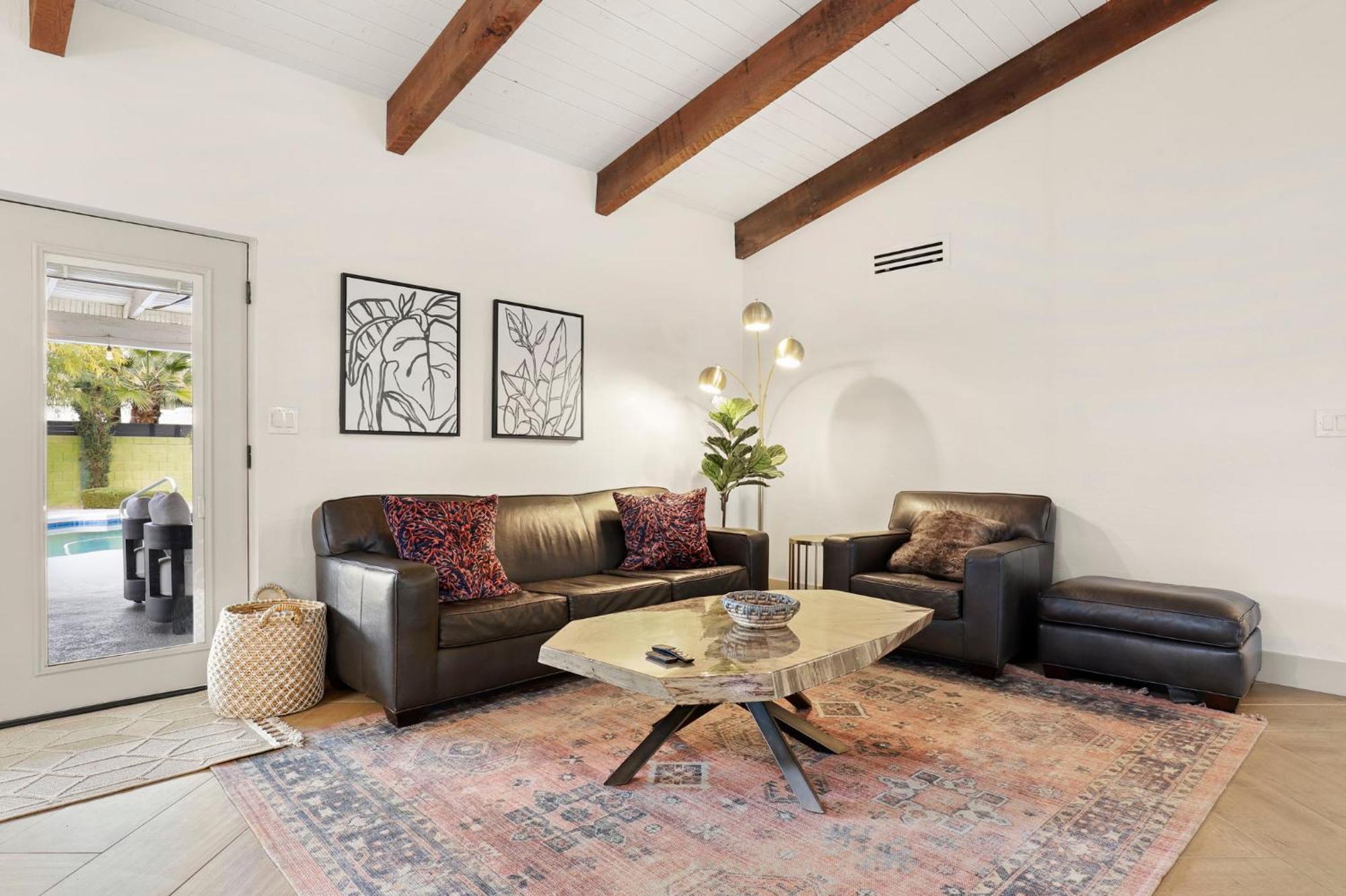 Olive Tree Retreat - Heated Pool, Patio & Privacy Holiday home Scottsdale