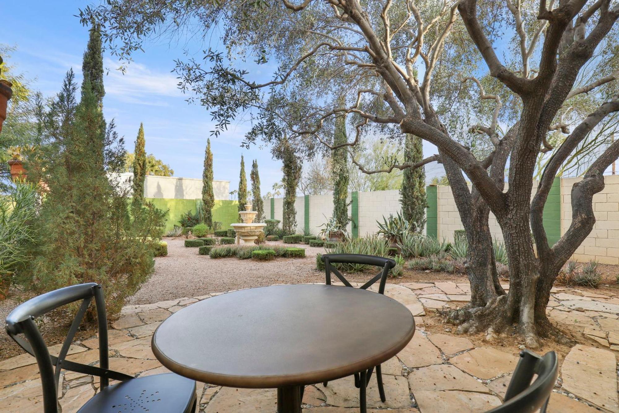 Holiday home Olive Tree Retreat - Heated Pool, Patio & Privacy Scottsdale