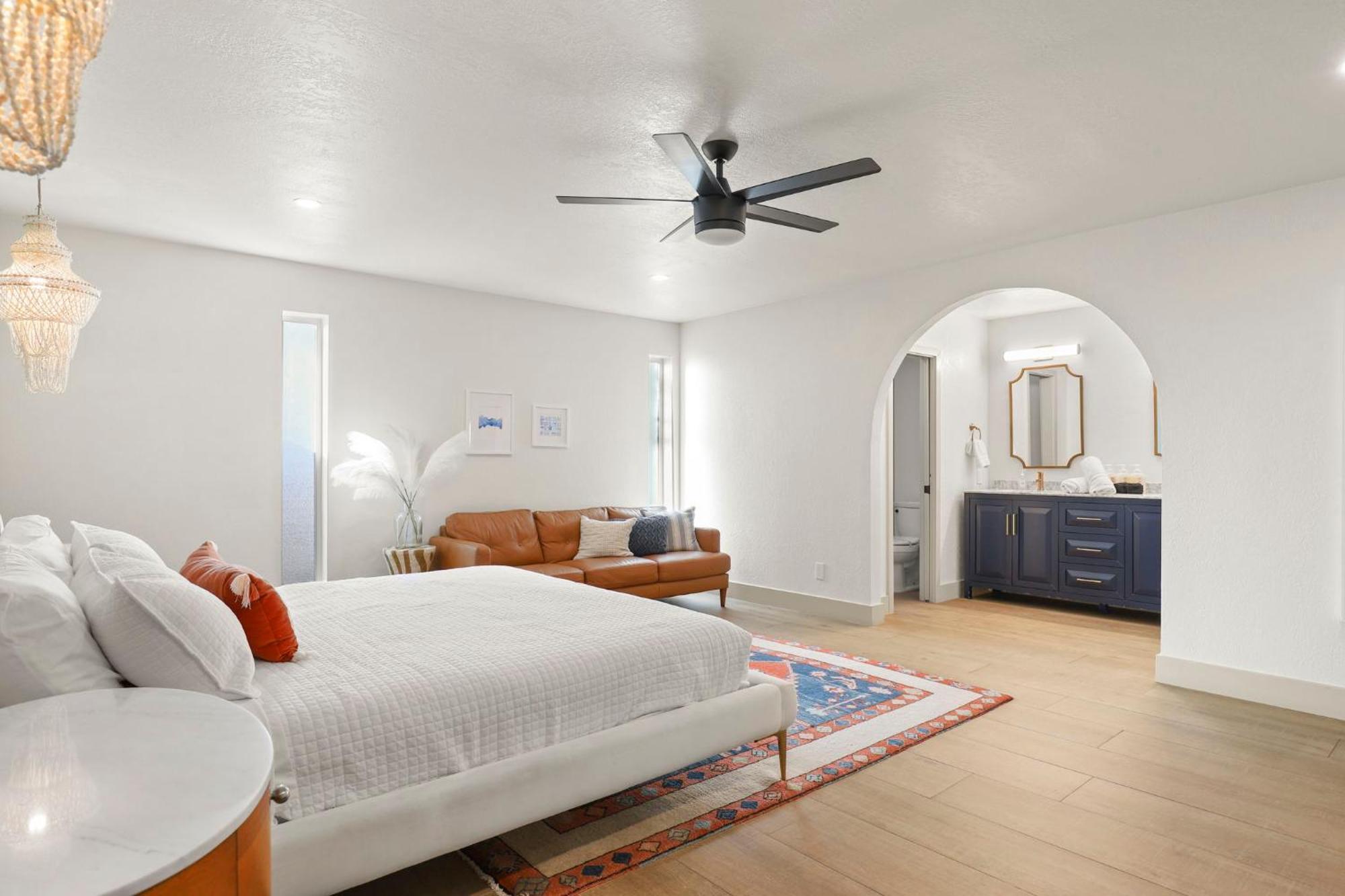 Olive Tree Retreat - Heated Pool, Patio & Privacy *