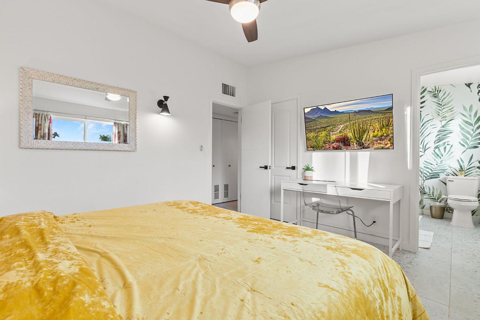 Desert Dream - Old Town Mid-century Modern - Heated Pool Holiday home