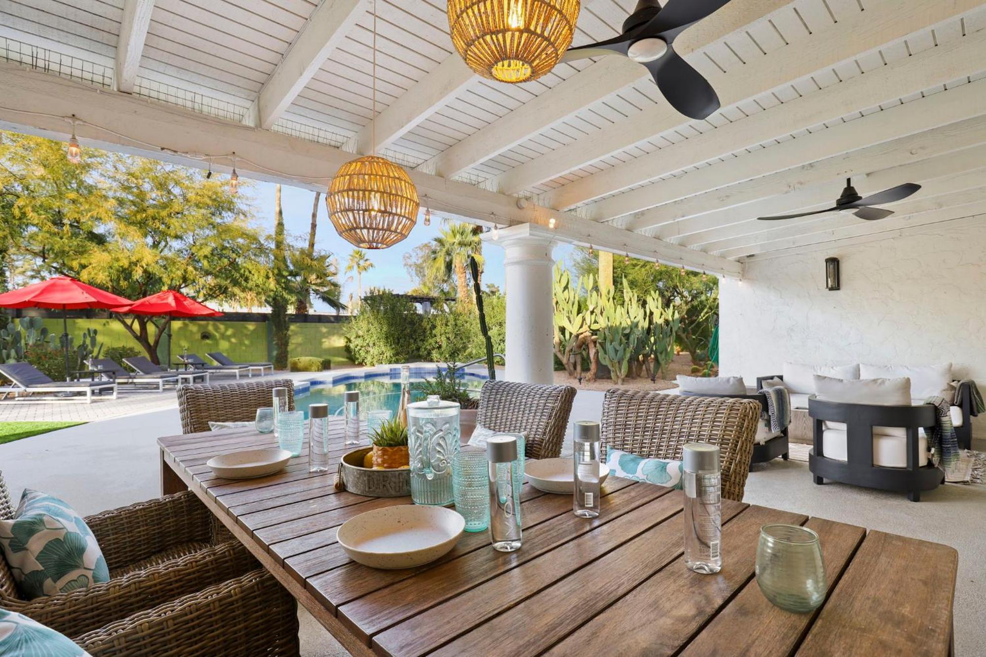 Olive Tree Retreat - Heated Pool, Patio & Privacy Holiday home *