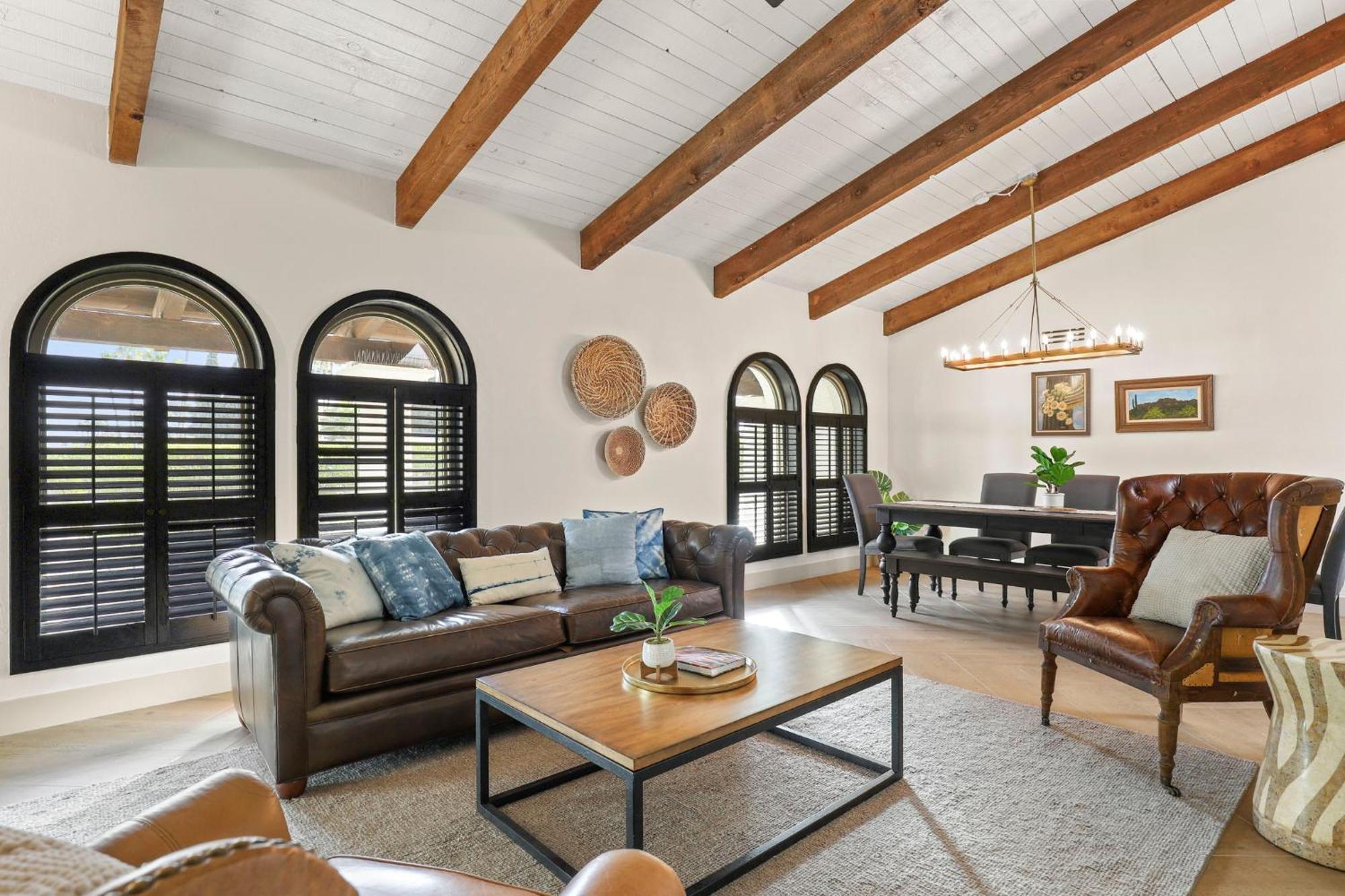 Olive Tree Retreat - Heated Pool, Patio & Privacy Holiday home