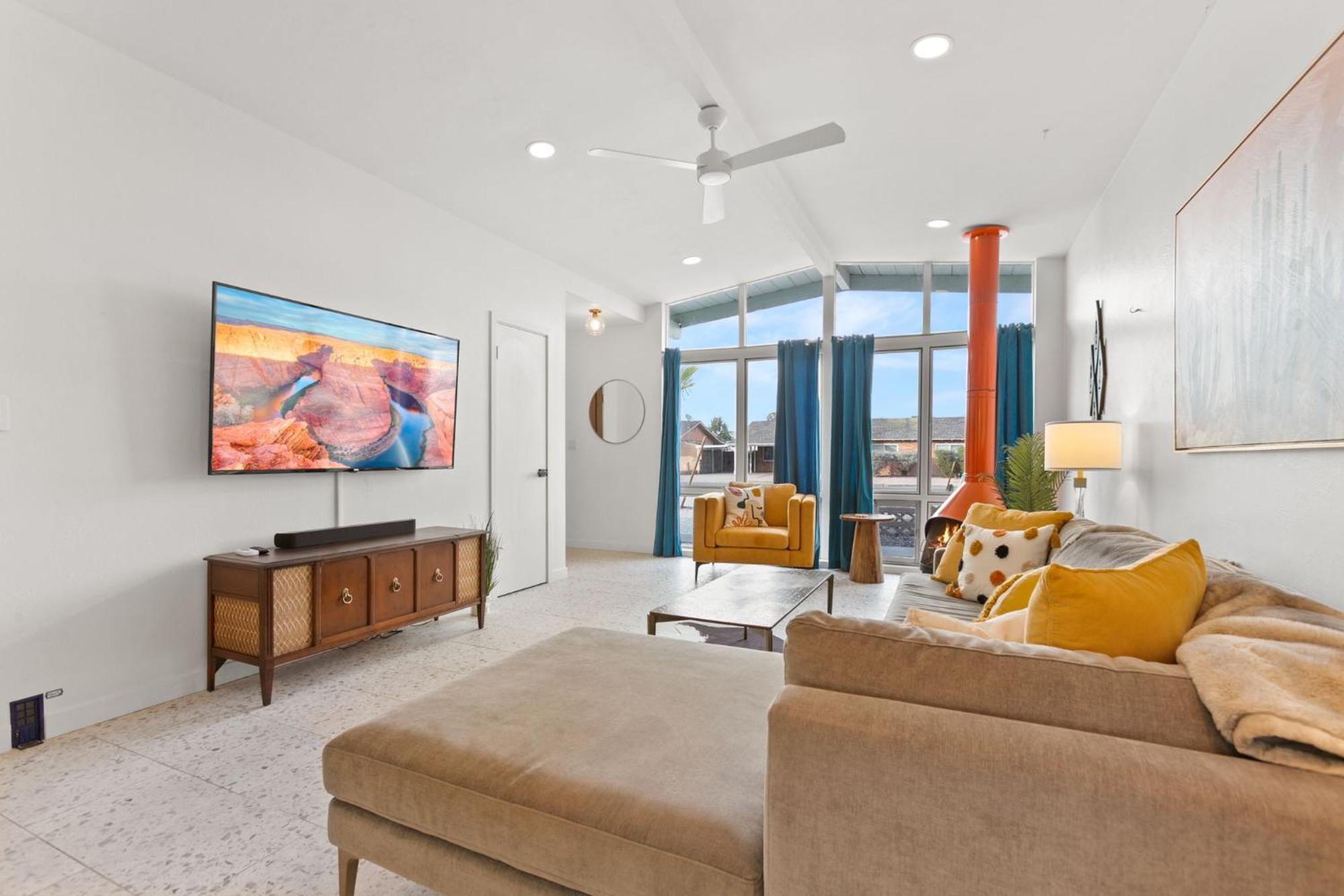 Desert Dream - Old Town Mid-century Modern - Heated Pool *