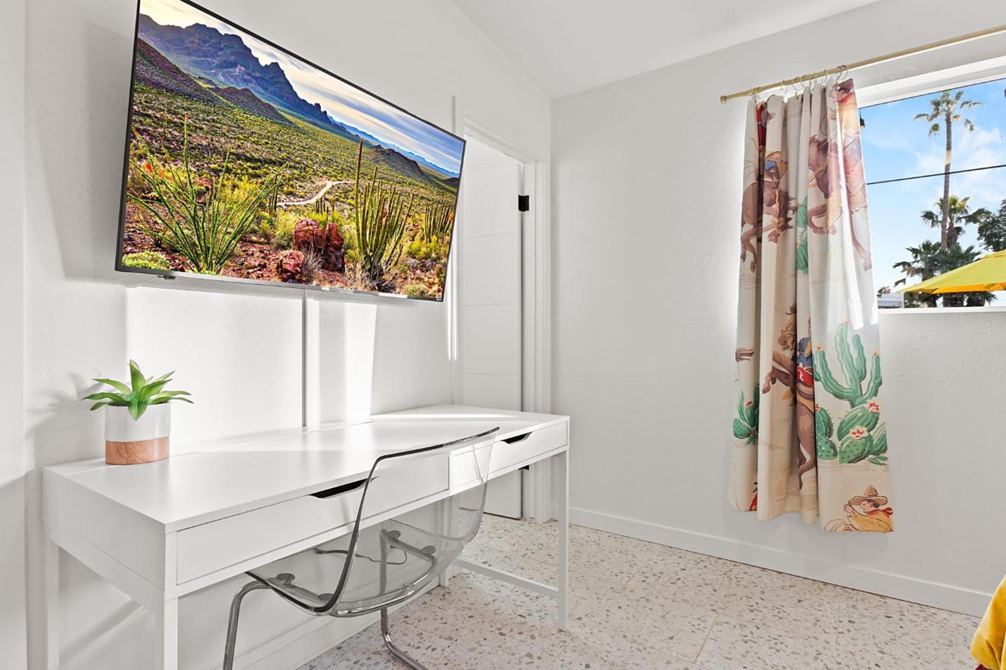 Desert Dream - Old Town Mid-century Modern - Heated Pool