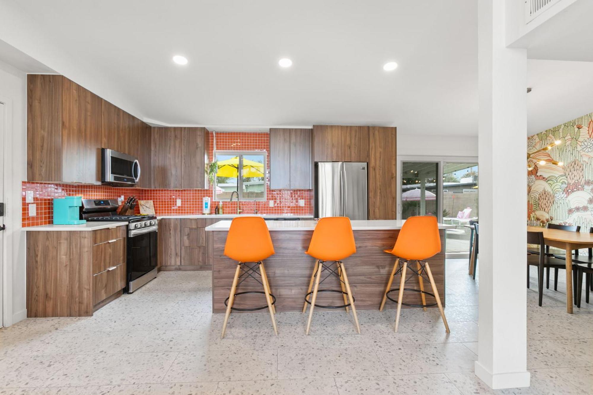 Desert Dream - Old Town Mid-century Modern - Heated Pool Holiday home *