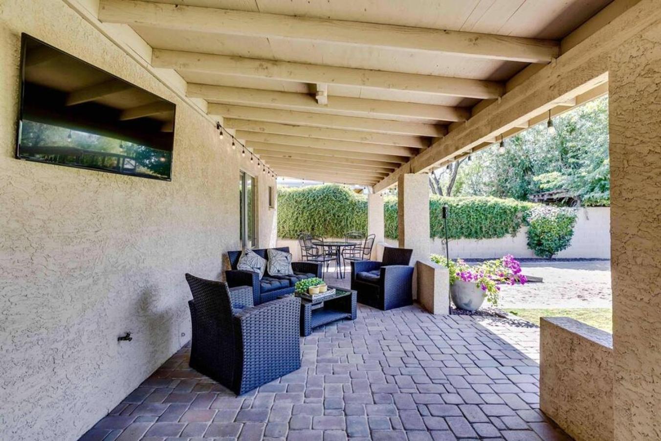 Spacious Backyard W Free Heated Pool, Tv And Bbq *