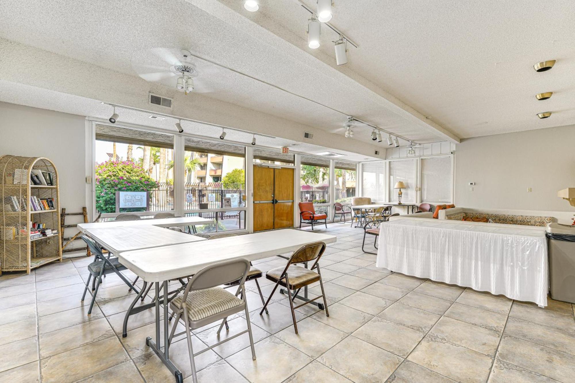 Apartment With Pool Access Walk To Old Town! Scottsdale