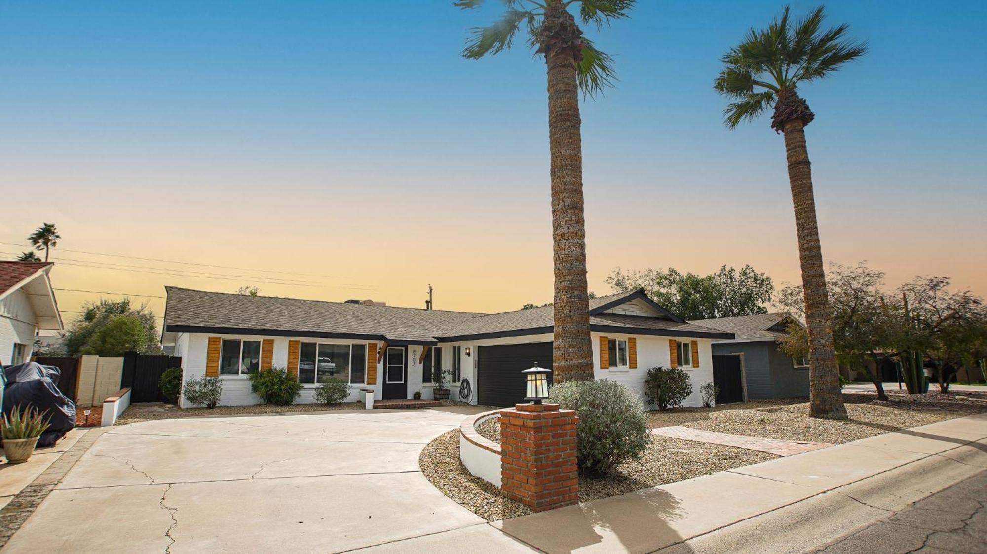 Luxury 3 Bedroom With Relaxing Pool Holiday home Scottsdale