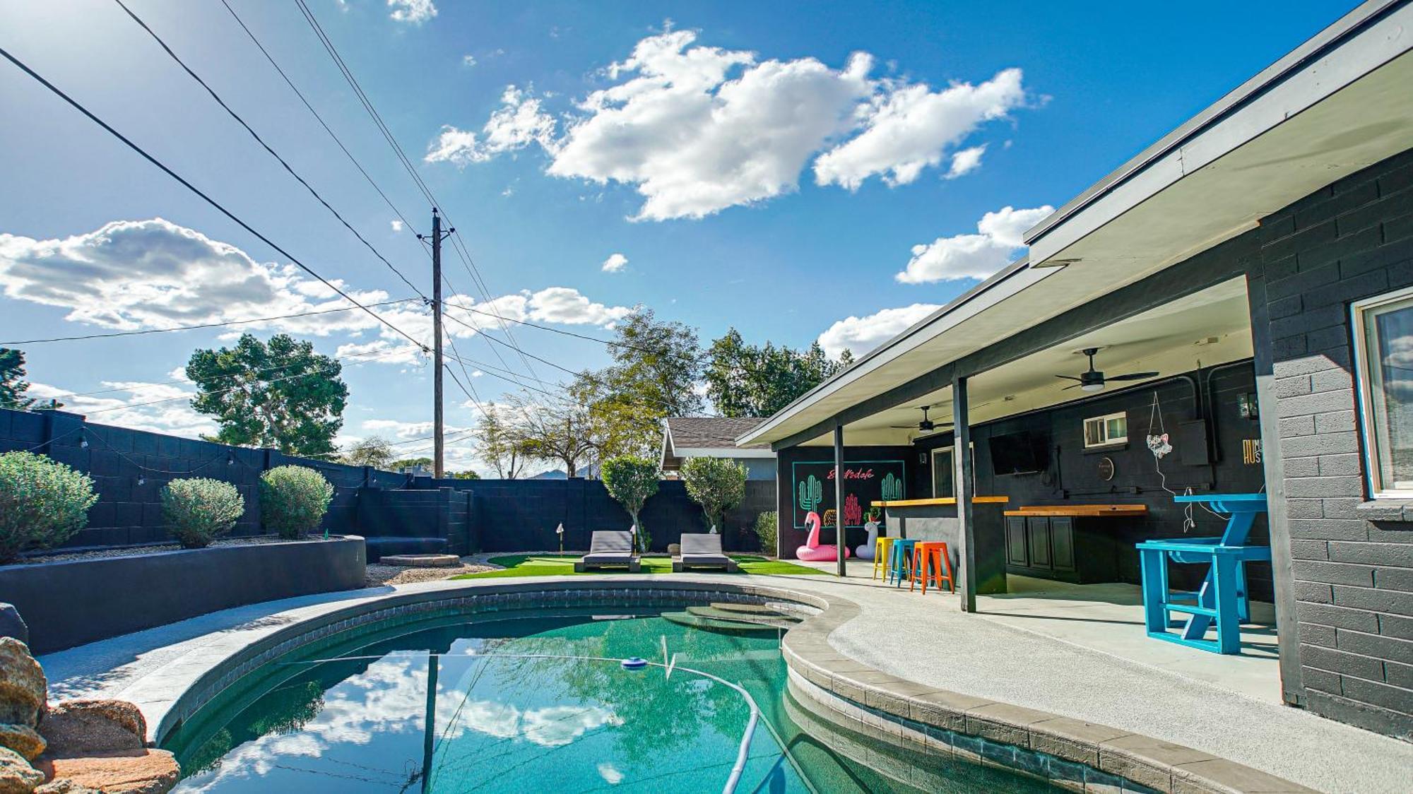 Luxury 3 Bedroom With Relaxing Pool Holiday home