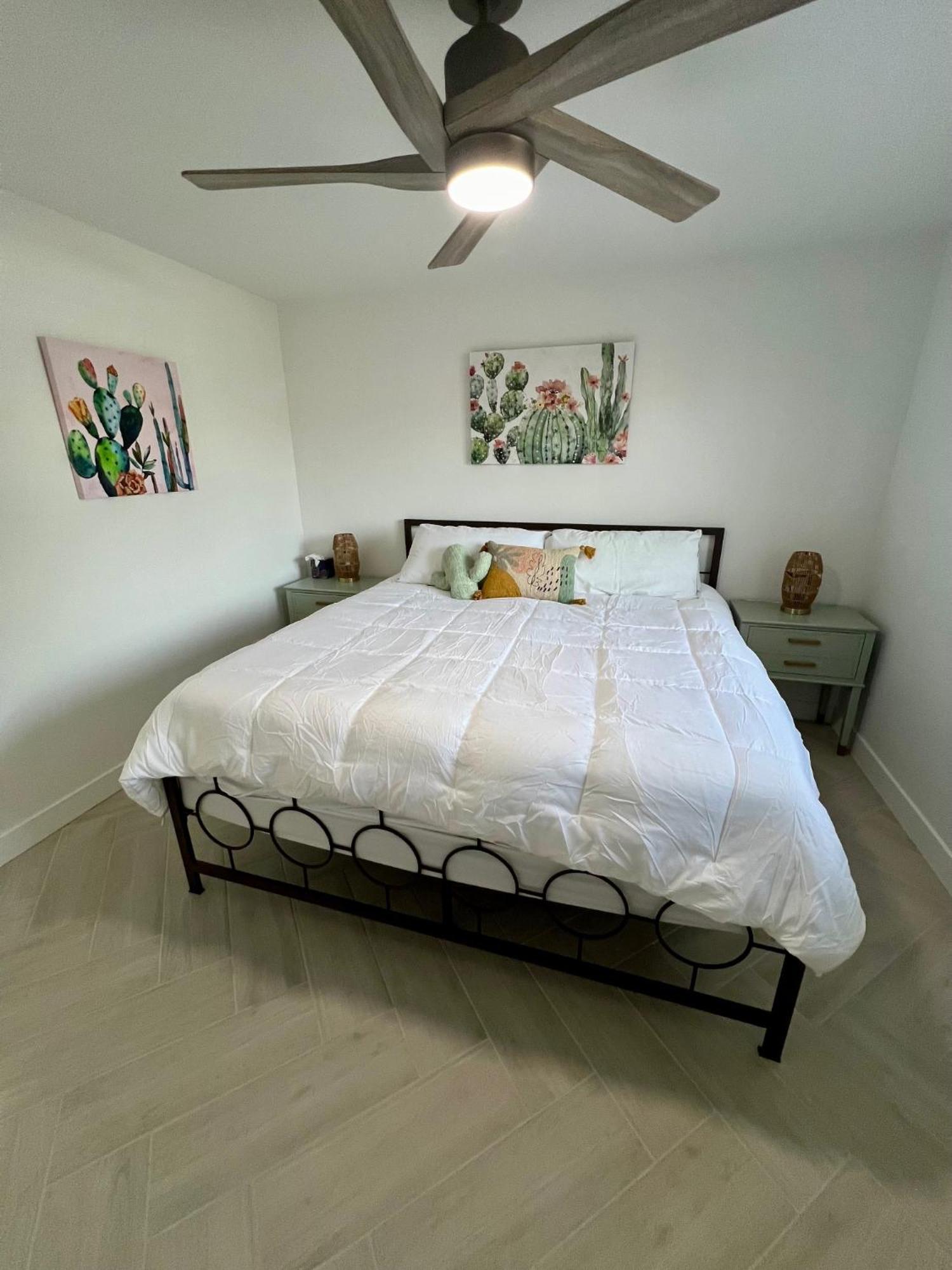 Cactus On Palm 4br W Private Pool Holiday home Scottsdale