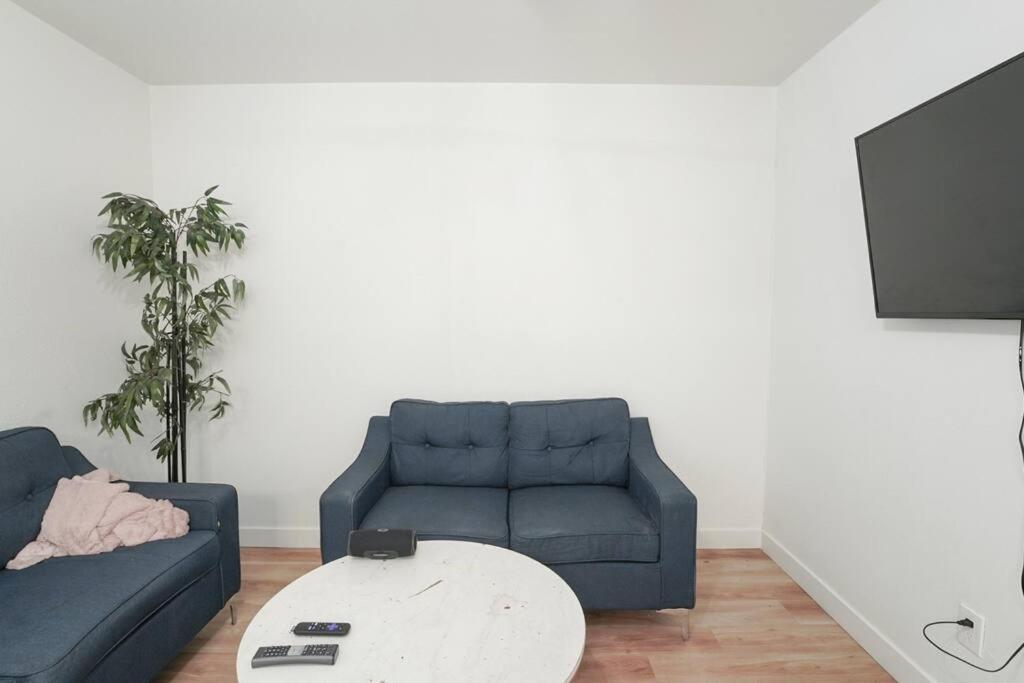 Apartment Old Town 1 Bedroom With Private Backyard *