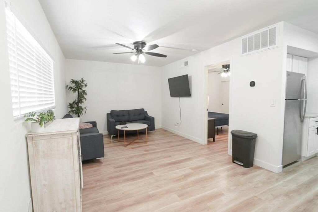 Old Town 1 Bedroom With Private Backyard Apartment *
