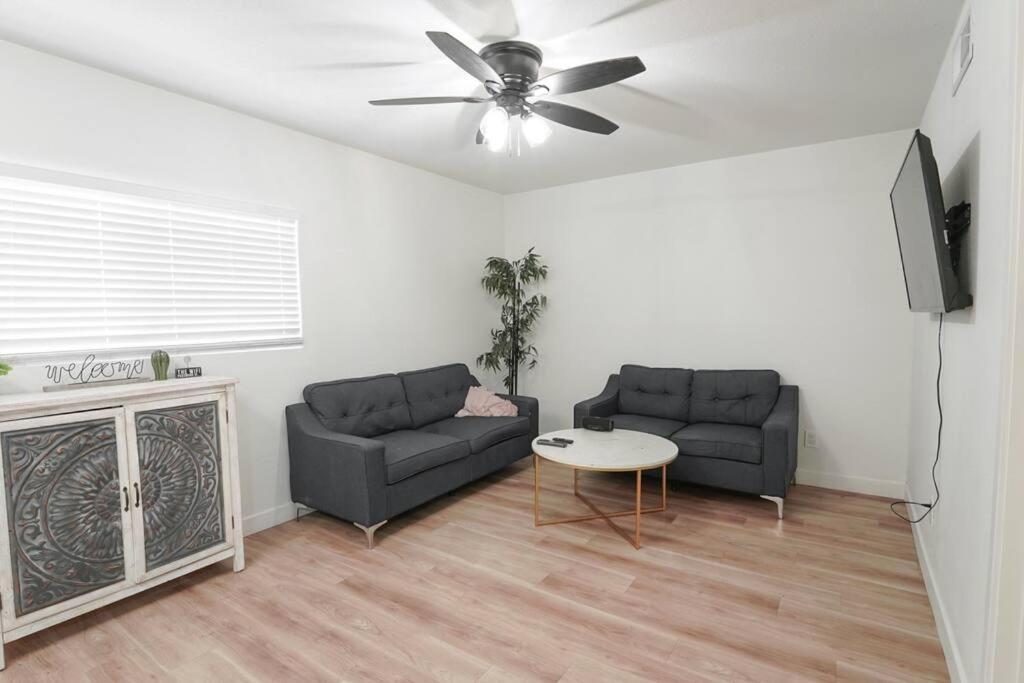 Old Town 1 Bedroom With Private Backyard Apartment