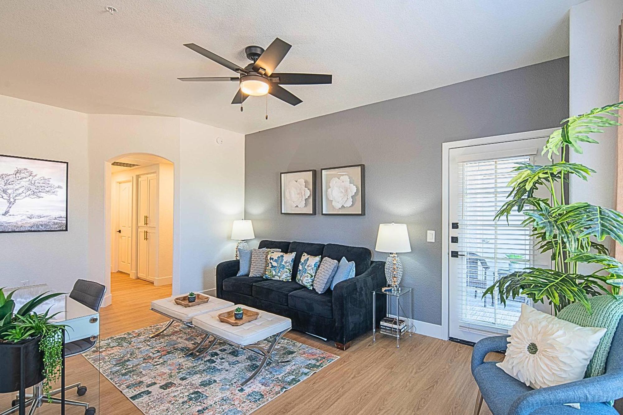 Walkout Patio-views -walk To Upscale Shops &dining - 170 Apartment Scottsdale
