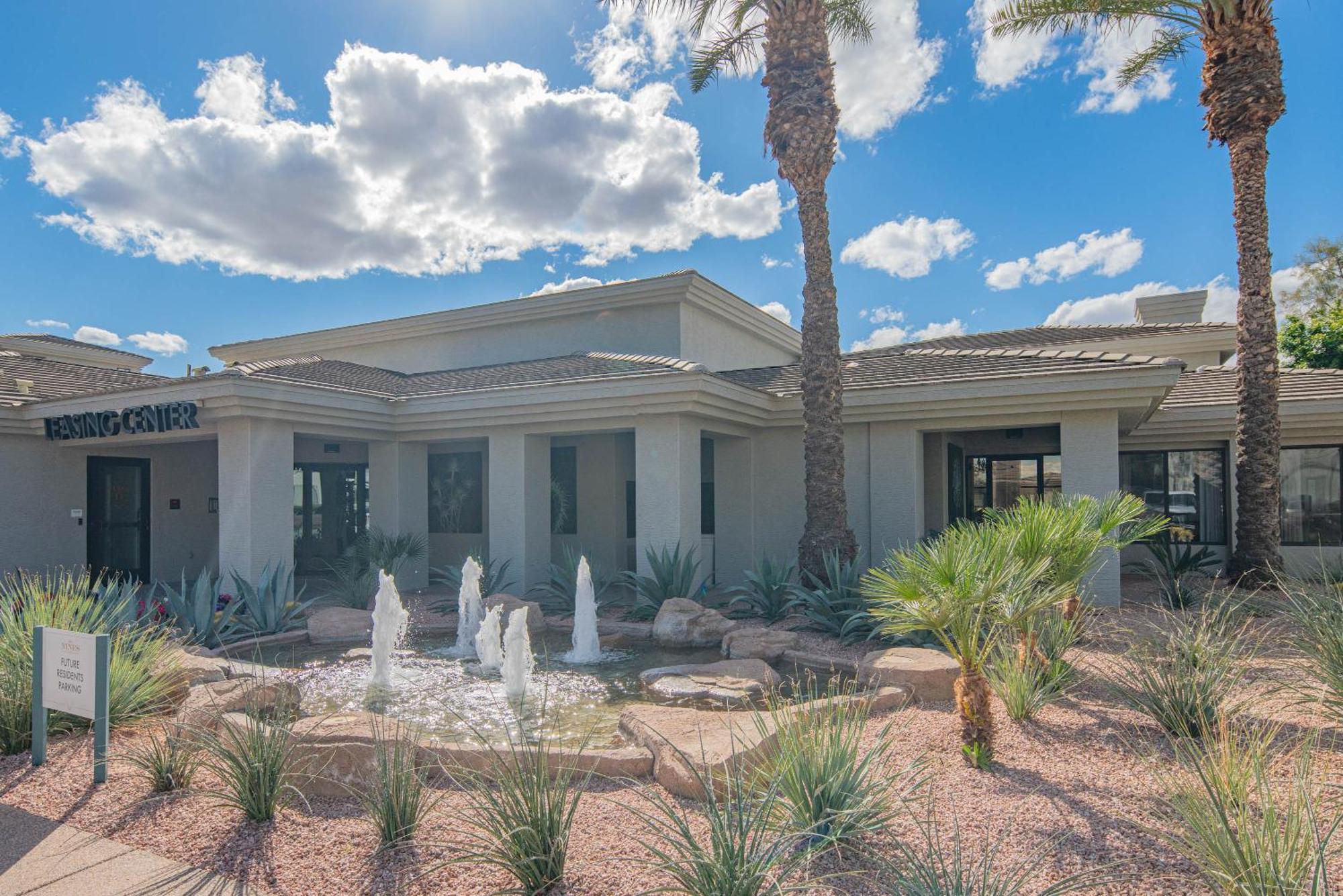 Walkout Patio-views -walk To Upscale Shops &dining - 170 *