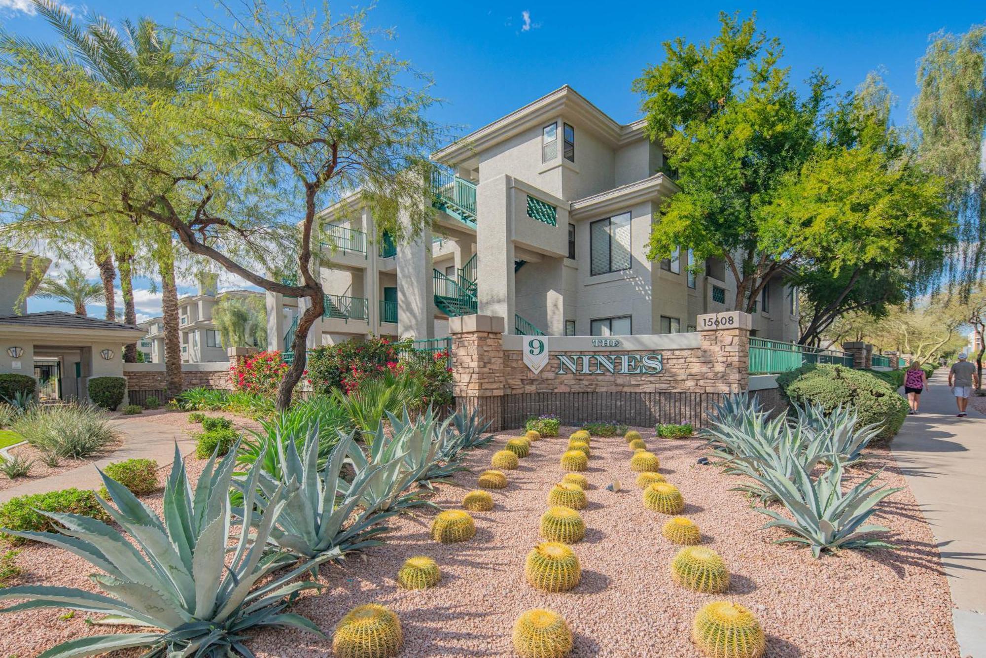 Apartment Walkout Patio-views -walk To Upscale Shops &dining - 170