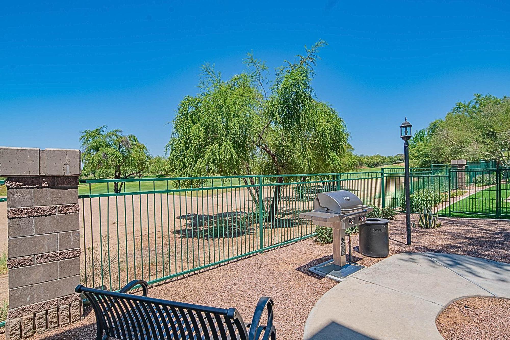 Apartment Walkout Patio-views -walk To Upscale Shops &dining - 170 *