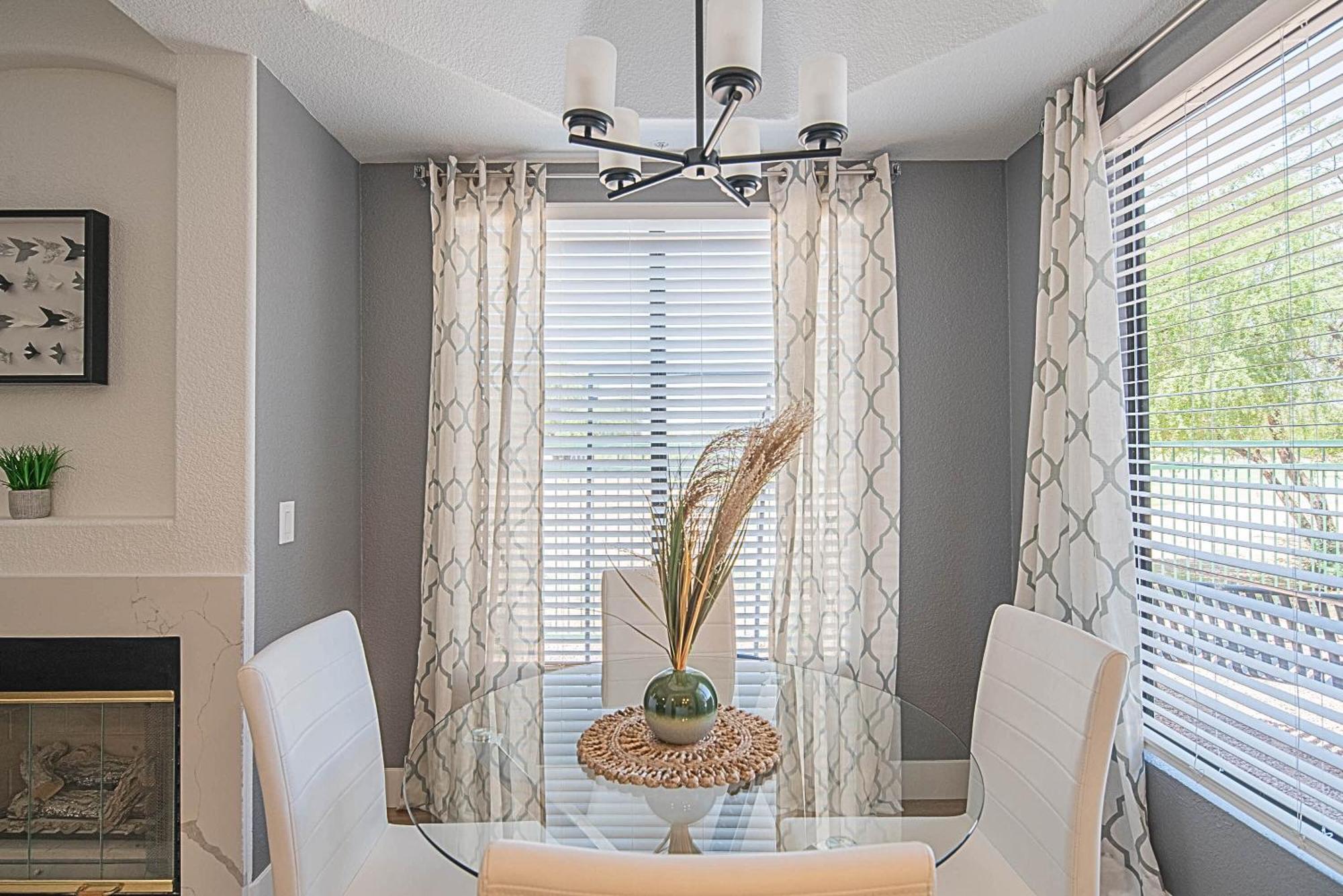Walkout Patio-views -walk To Upscale Shops &dining - 170 *