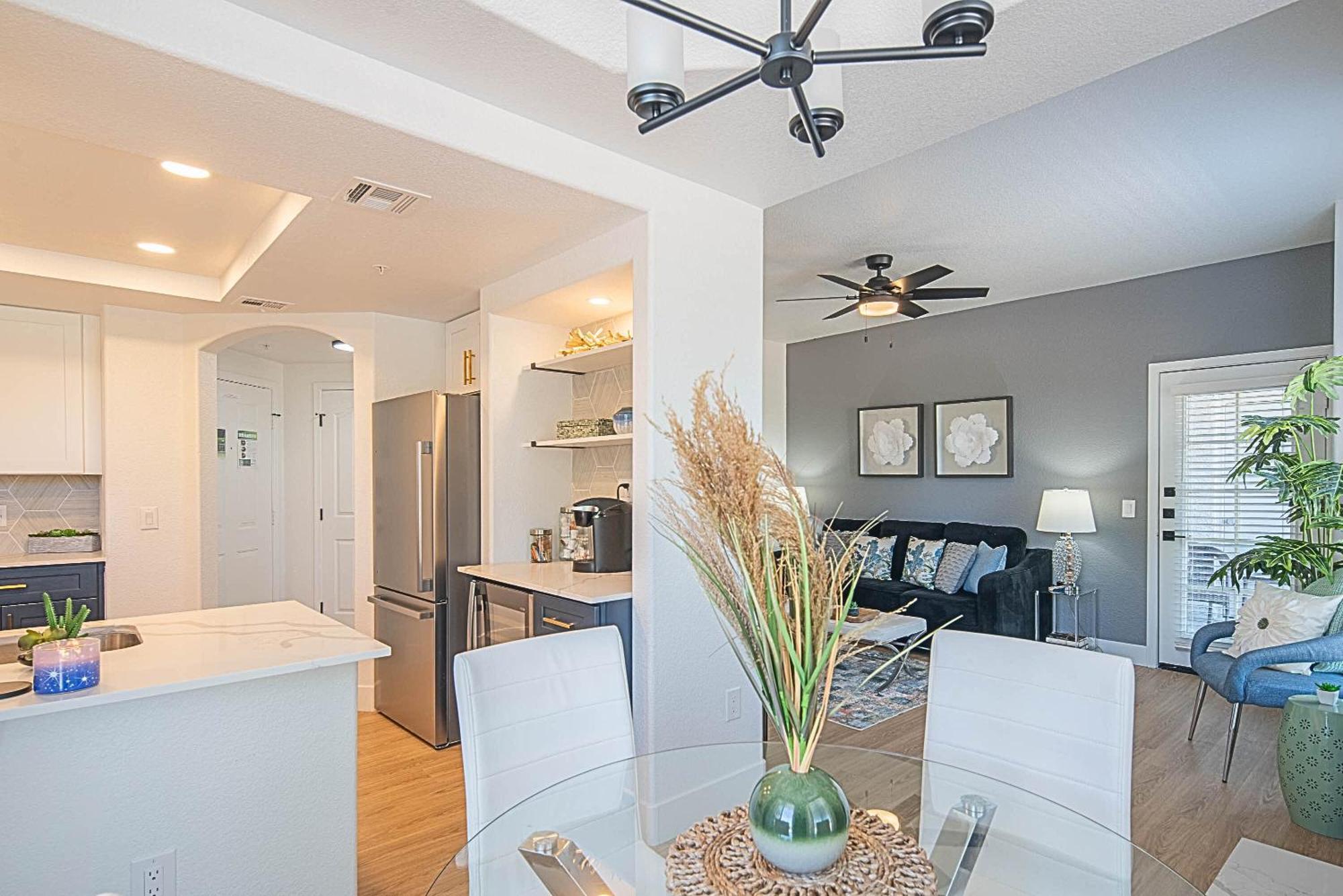 Walkout Patio-views -walk To Upscale Shops &dining - 170