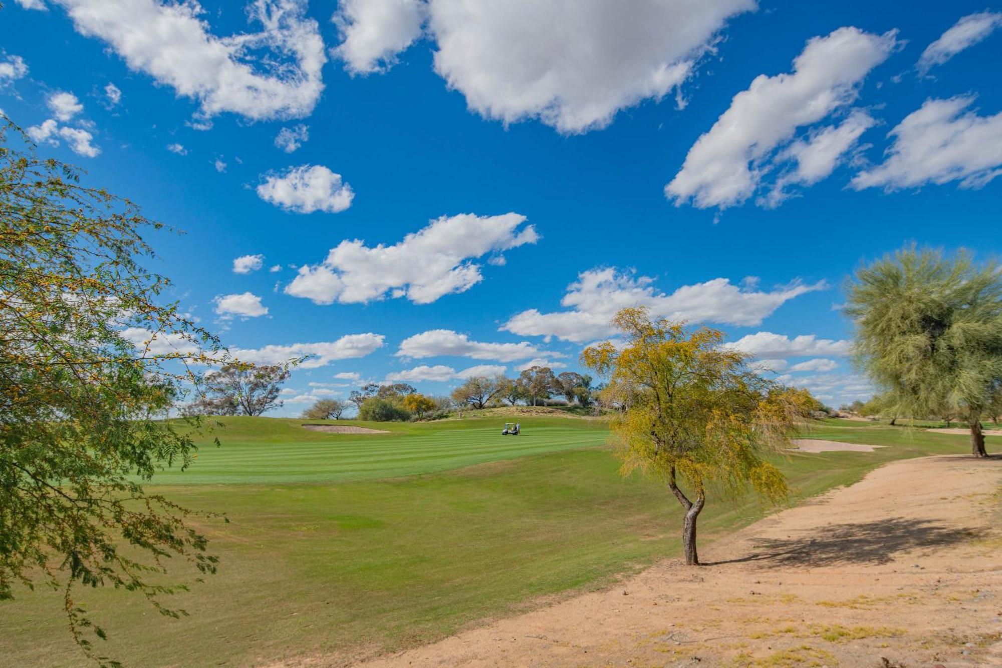 Walkout Patio-views -walk To Upscale Shops &dining - 170 Apartment Scottsdale