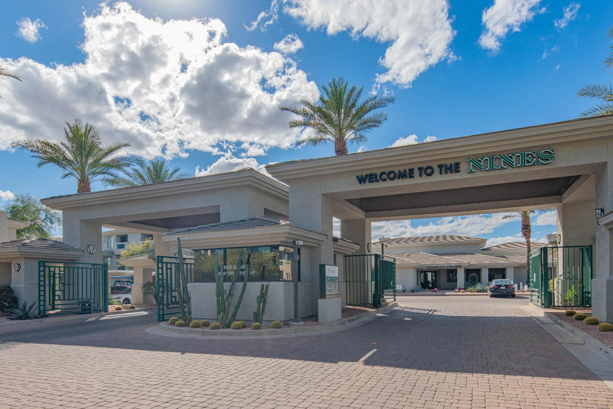 Apartment Walkout Patio-views -walk To Upscale Shops &dining - 170