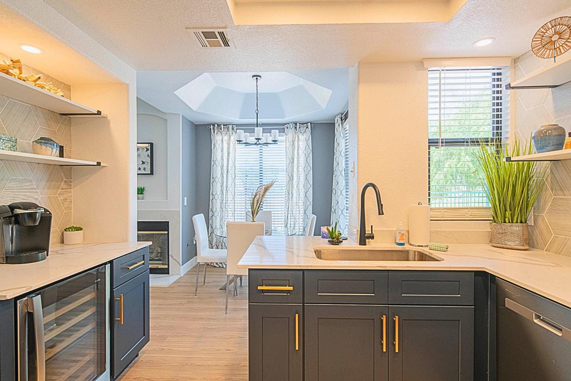 Walkout Patio-views -walk To Upscale Shops &dining - 170 Scottsdale