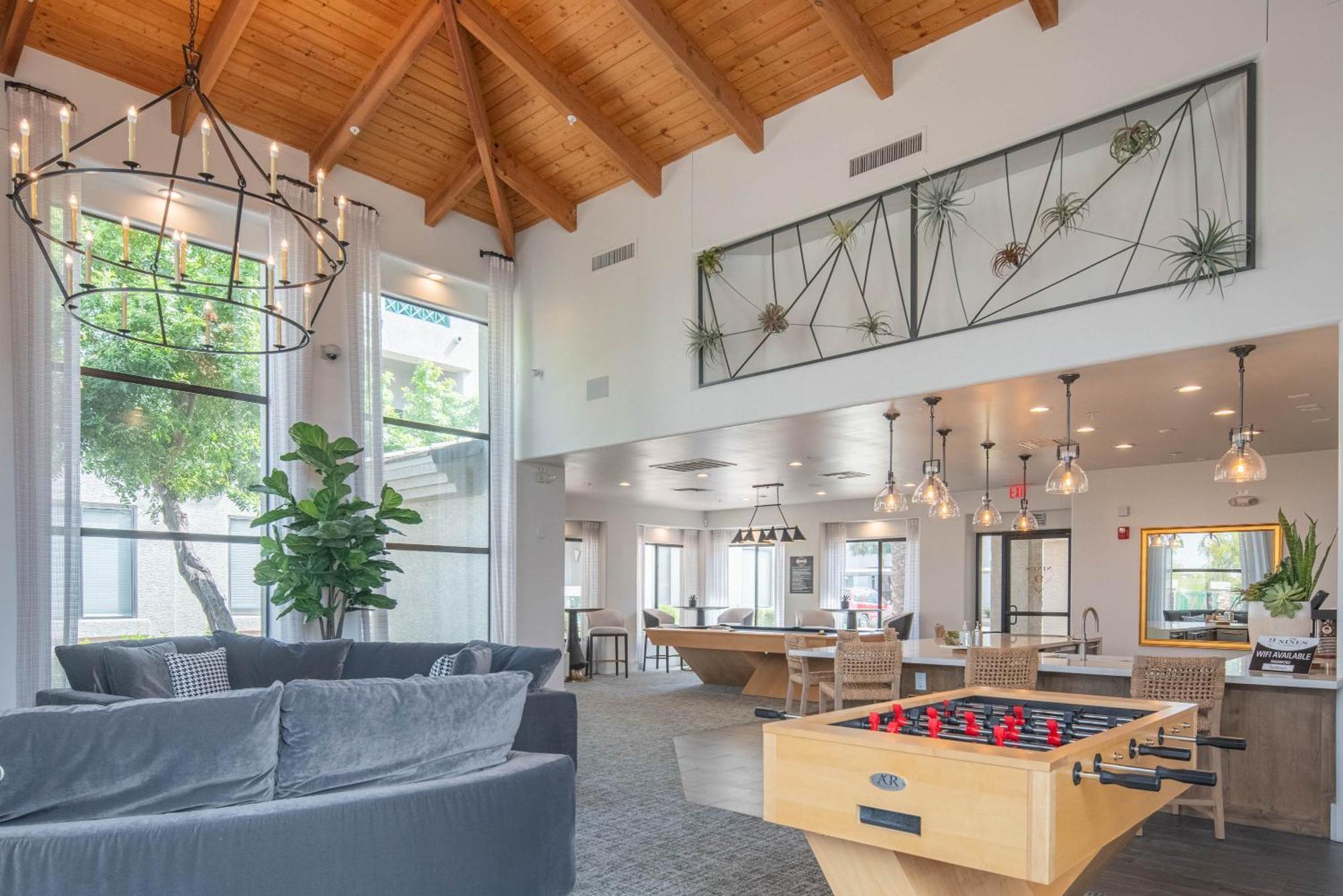 Apartment Walkout Patio-views -walk To Upscale Shops &dining - 170