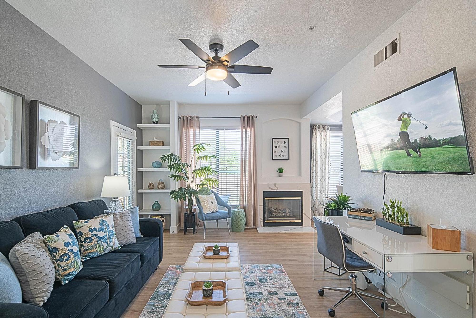 Walkout Patio-views -walk To Upscale Shops &dining - 170 Apartment *
