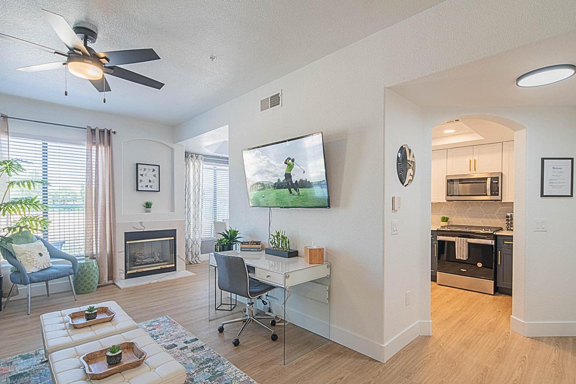 Walkout Patio-views -walk To Upscale Shops &dining - 170 *