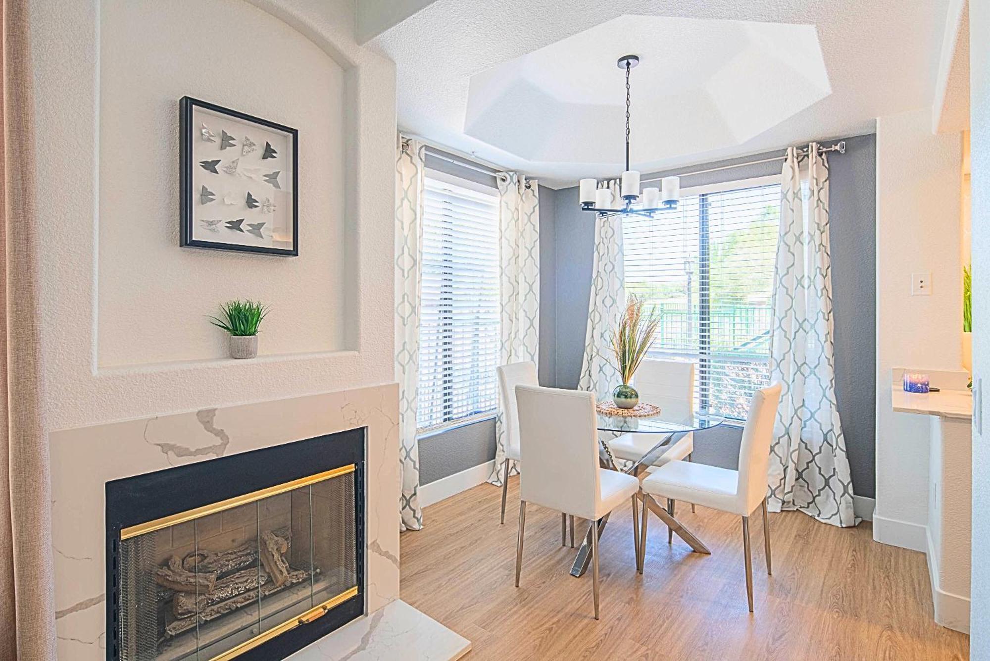 Apartment Walkout Patio-views -walk To Upscale Shops &dining - 170
