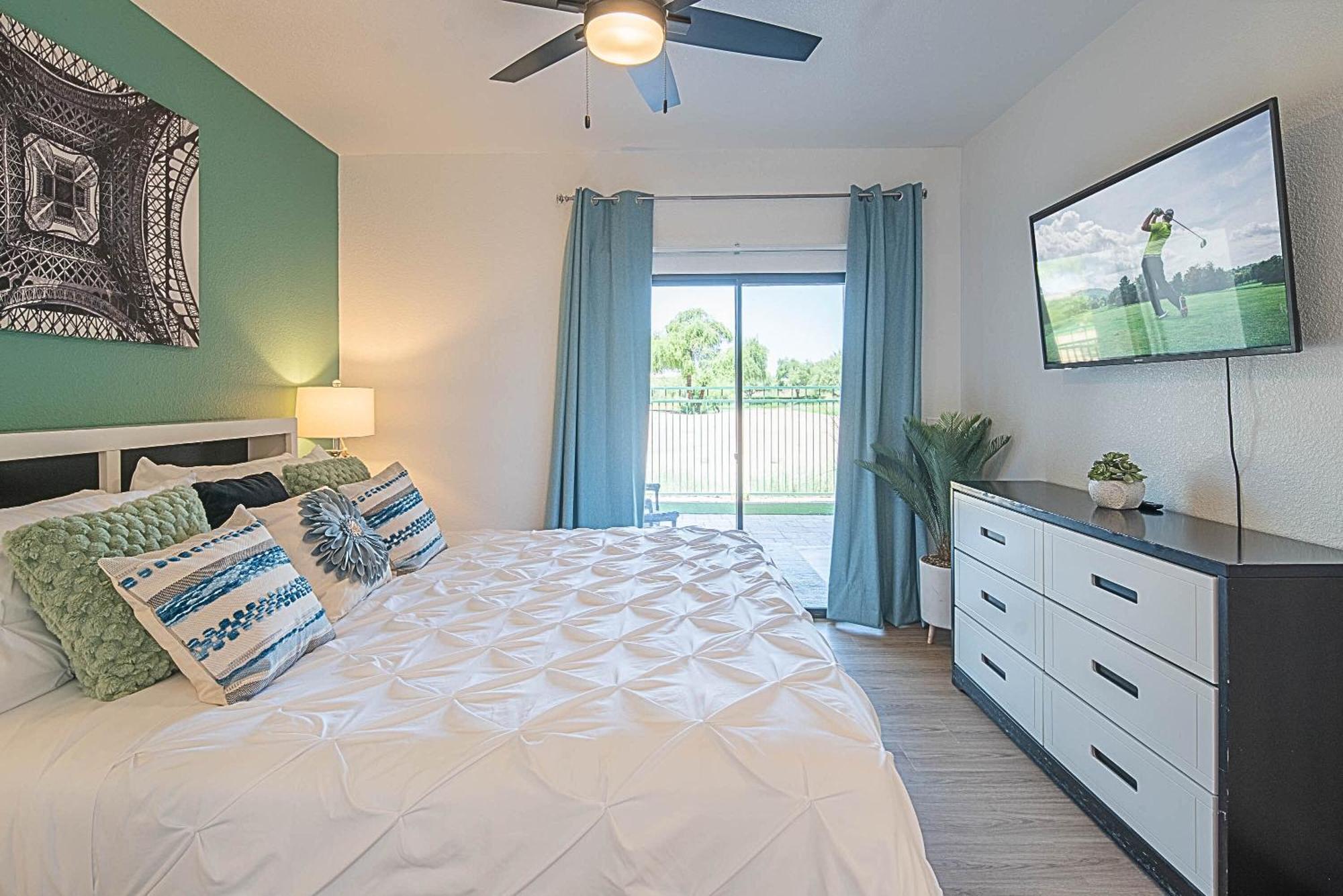Apartment Walkout Patio-views -walk To Upscale Shops &dining - 170 *