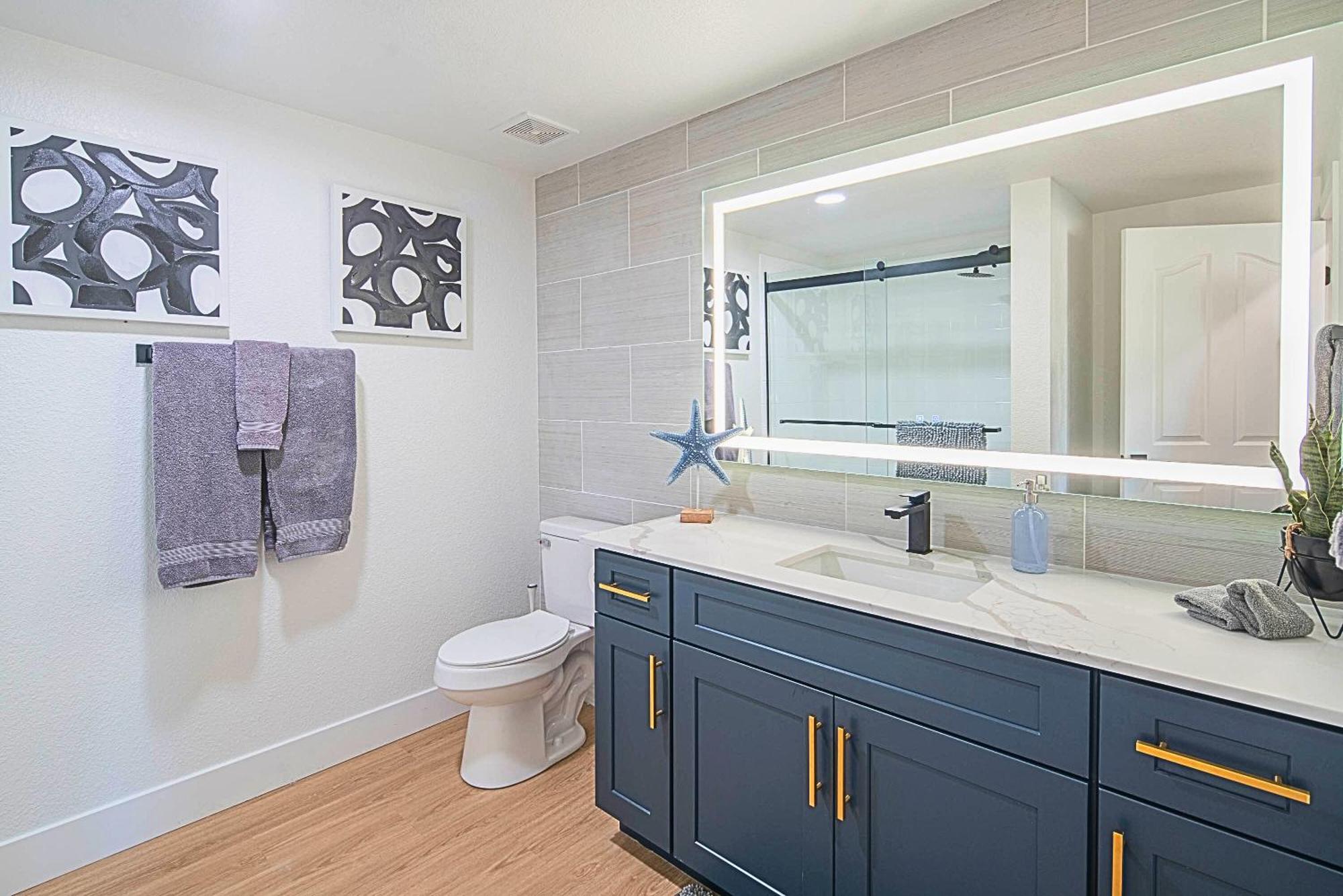 Walkout Patio-views -walk To Upscale Shops &dining - 170