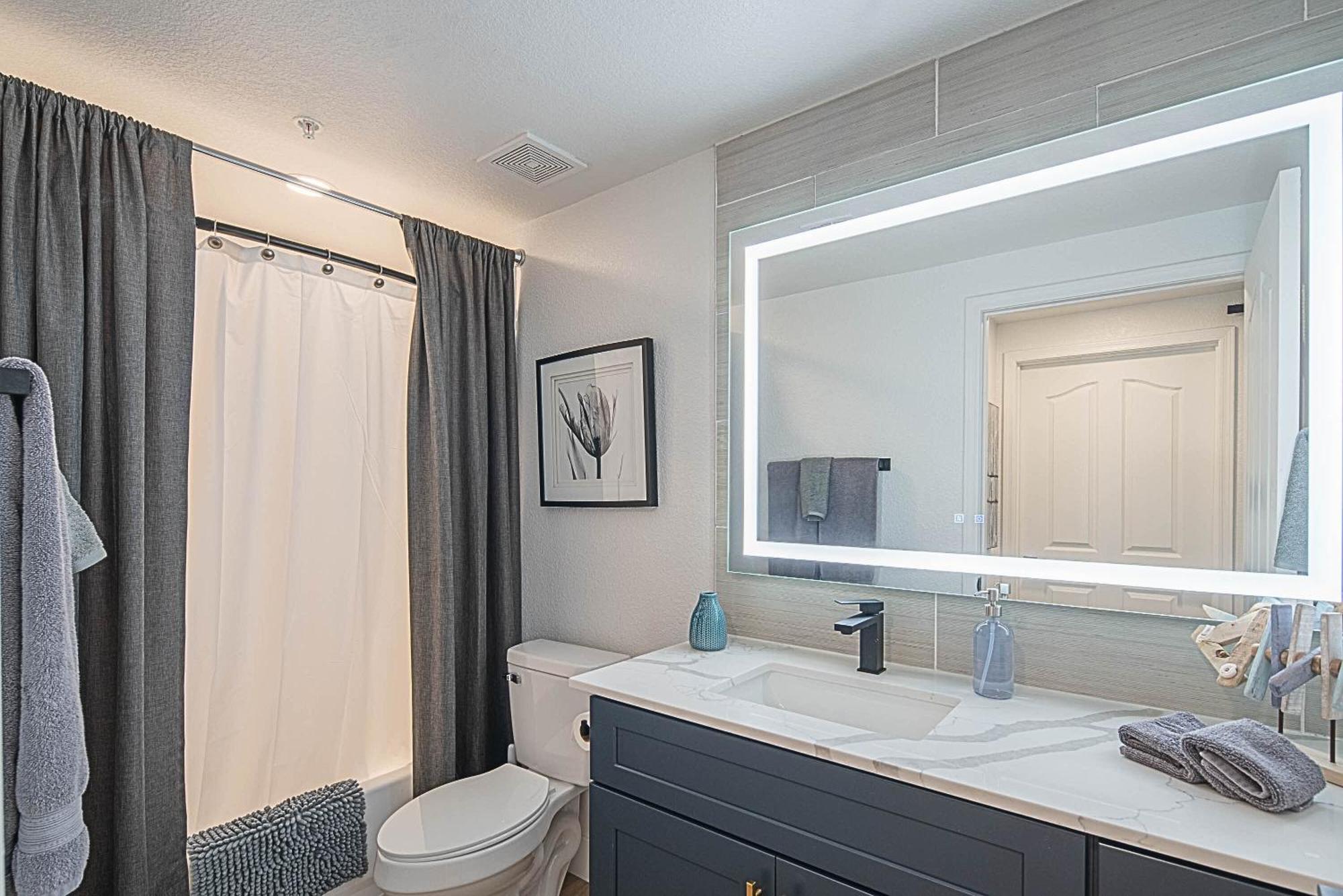 Walkout Patio-views -walk To Upscale Shops &dining - 170 *