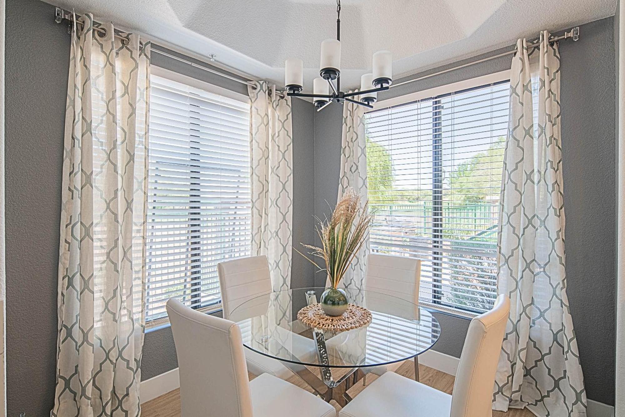 Walkout Patio-views -walk To Upscale Shops &dining - 170