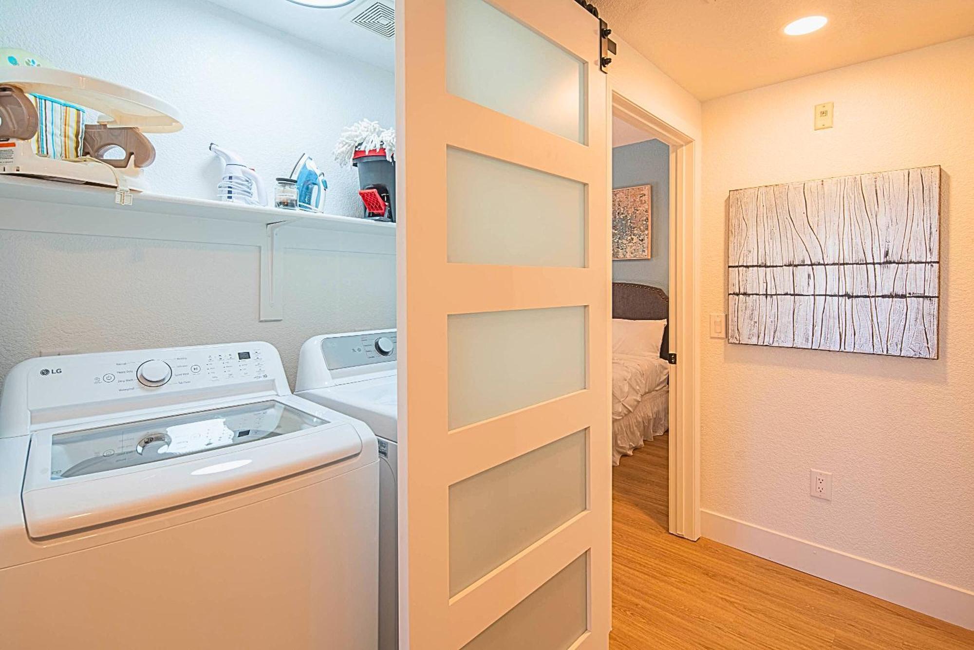 Walkout Patio-views -walk To Upscale Shops &dining - 170 Apartment