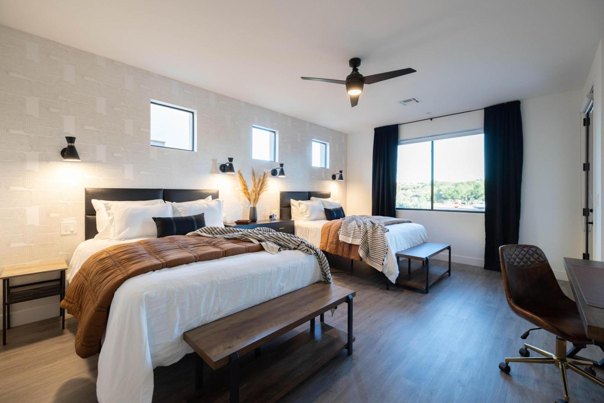 3 Bedrooms * Scottsdale