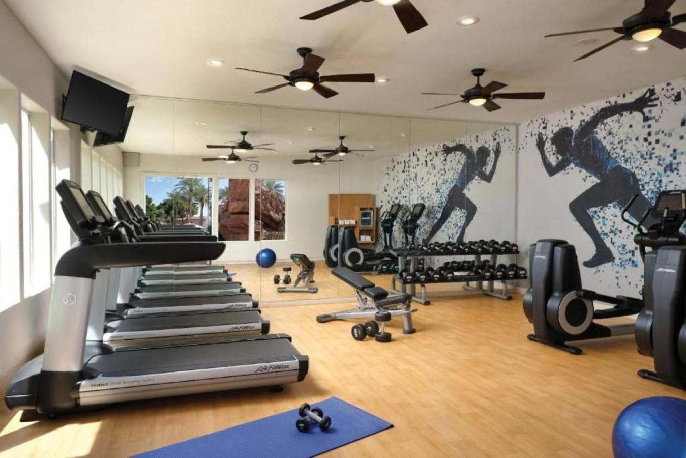 Enjoy Two Outdoor Pools In Setting 1bd Scottsdale