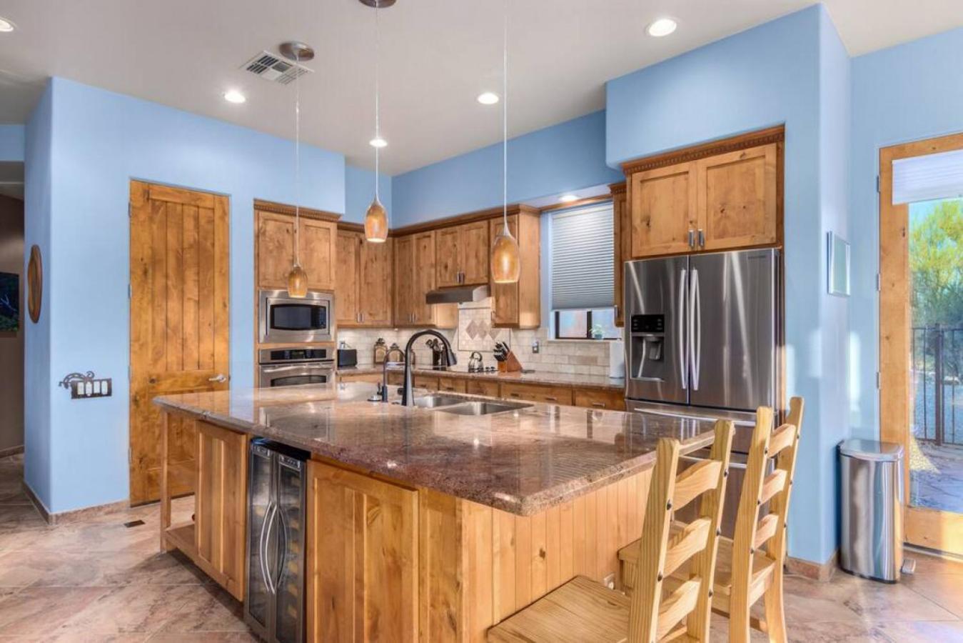 Desert Tranquility 4 Bedroom With Heated Pool Holiday home