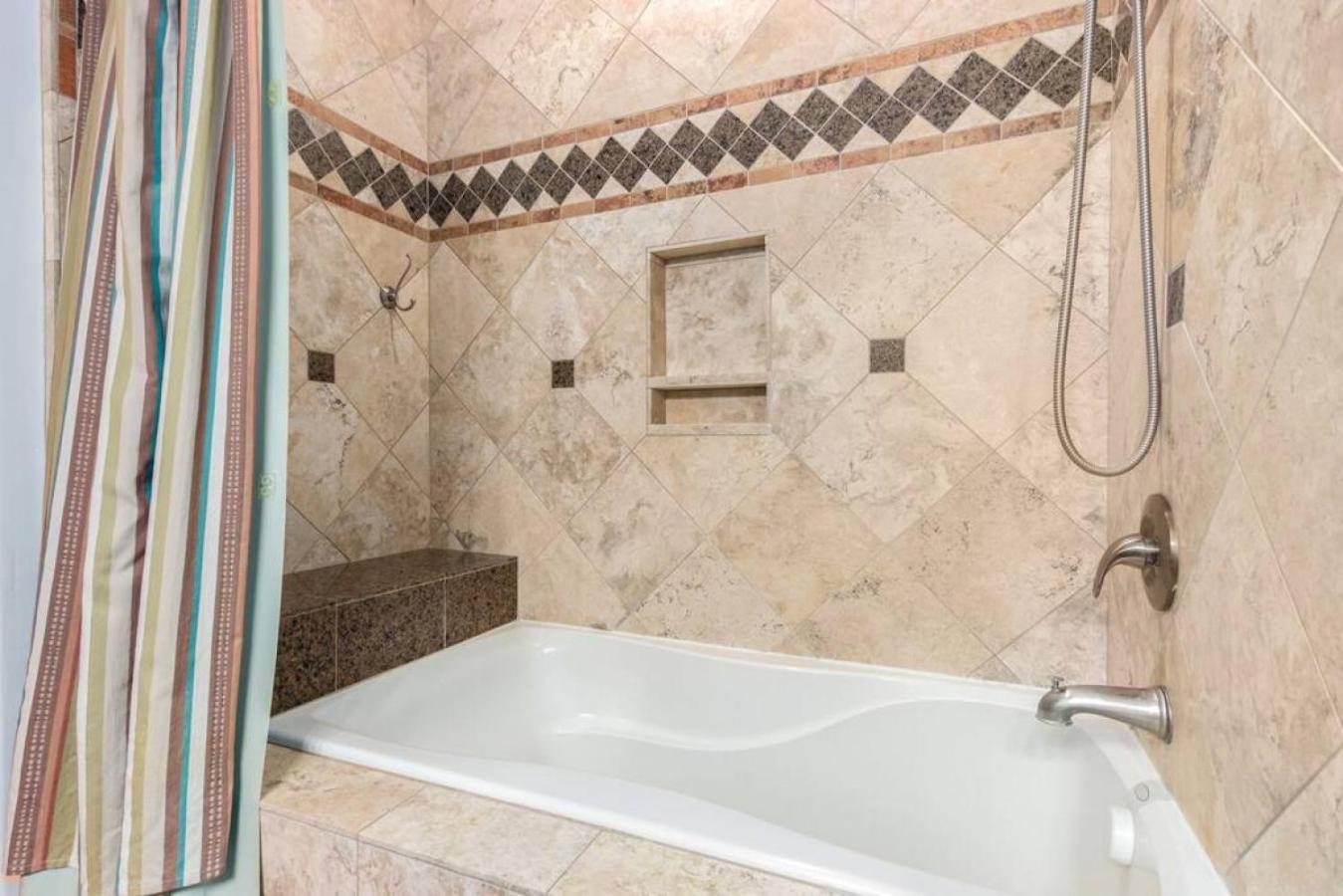 Desert Tranquility 4 Bedroom With Heated Pool *