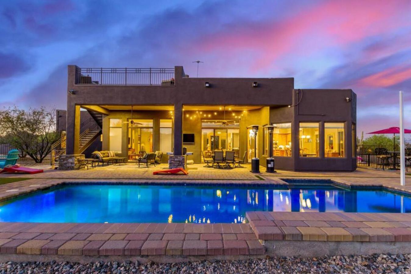 Desert Tranquility 4 Bedroom With Heated Pool Holiday home