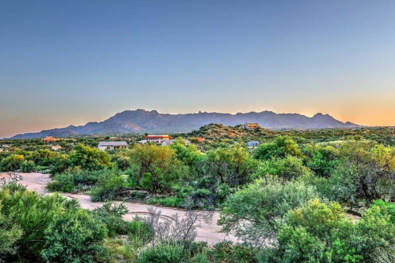 Desert Tranquility 4 Bedroom With Heated Pool