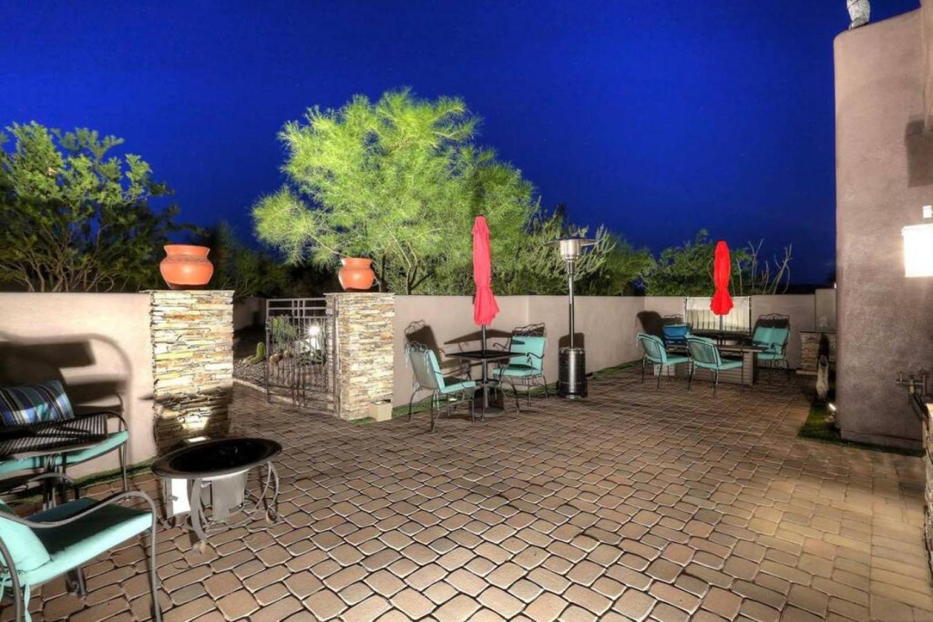 Desert Tranquility 4 Bedroom With Heated Pool Holiday home Scottsdale