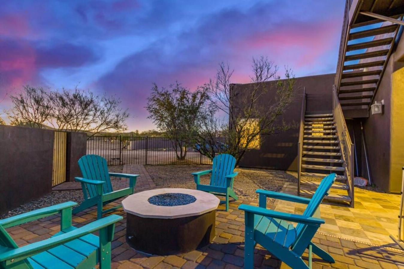 Desert Tranquility 4 Bedroom With Heated Pool Holiday home