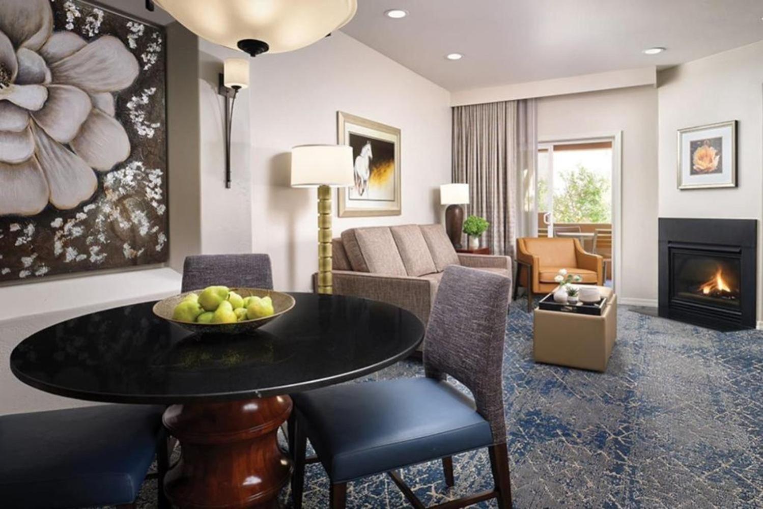 Enjoy Has To Offer With The Family In 2bd Holiday home Scottsdale