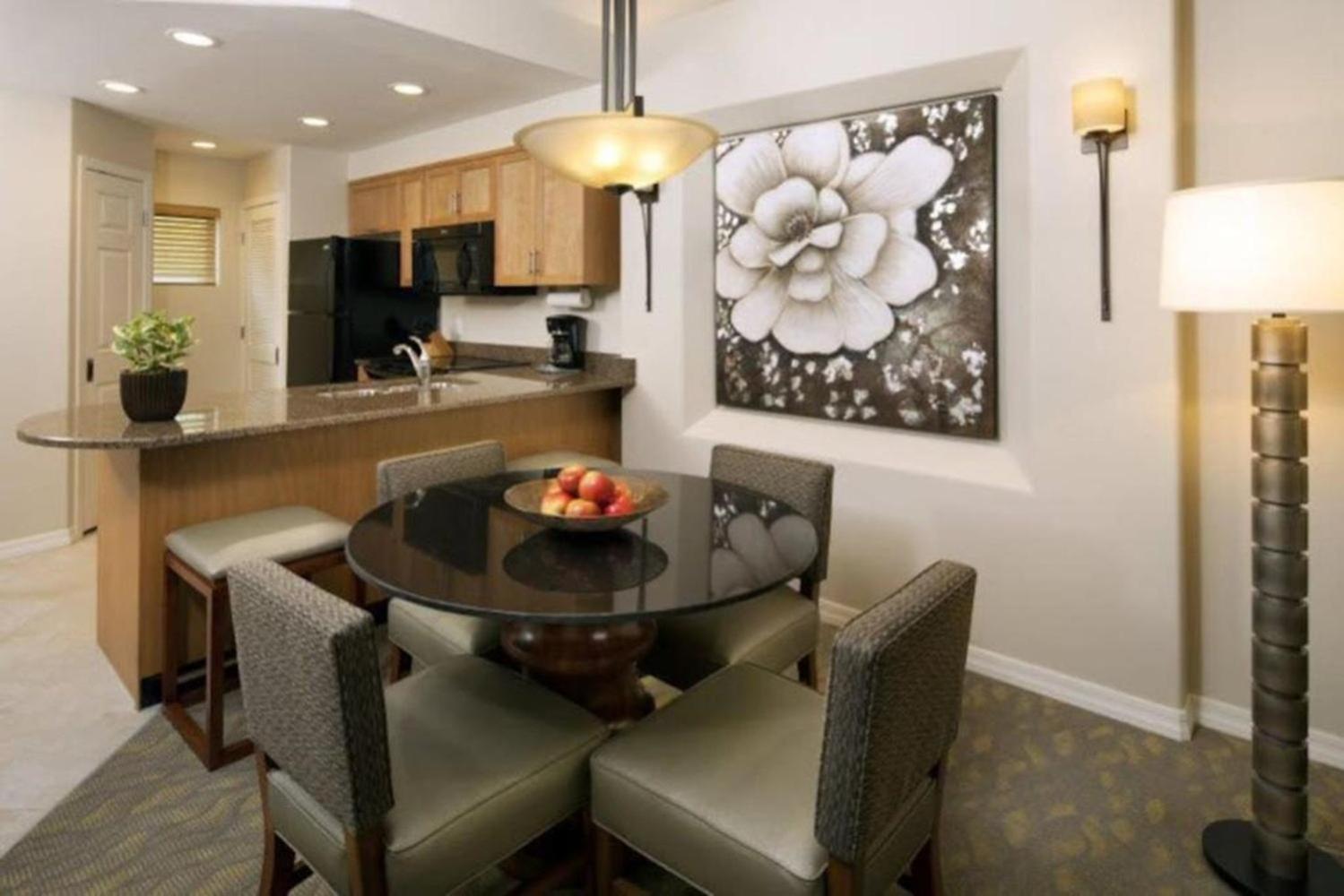 Enjoy Two Outdoor Pools In Setting 1bd Holiday home Scottsdale
